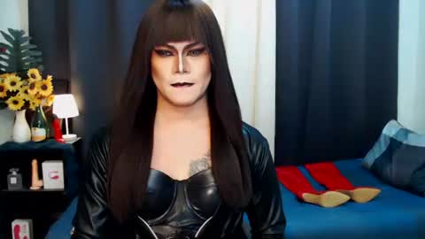 Snapshot of xyournightmarequeenx chatting on 10.03.25 QueenMarina online show from 10.03.25