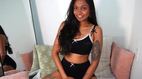 Snapshot of xzaramx chatting on 03.06.25 Zara online show from 03.06.25