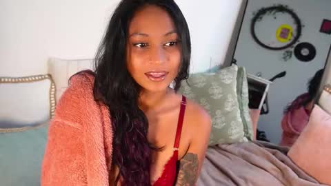 Snapshot of xzaramx chatting on 10.29.25 Zara online show from 10.29.25