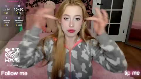 Snapshot of y0ung_lina18 chatting on 11.26.25 Lina online show from 11.26.25