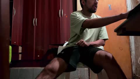 Snapshot of y0ungwithbrowndick chatting on 01.12.25 BROWN DICK online show from 01.12.25