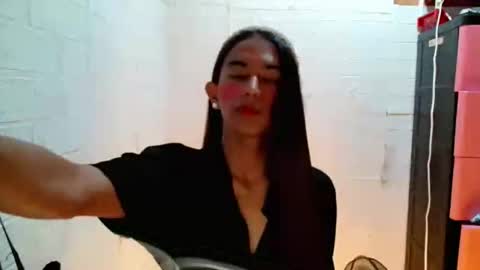 Snapshot of y_spicyhotbella chatting on 12.15.25 Bella online show from 12.15.25