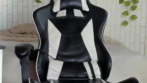 Snapshot of yacksson_lawrence chatting on 02.17.26 yacksson_lawrence online show from 02.17.26