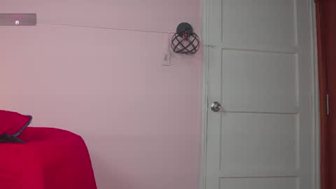 Snapshot of yahaira_26 chatting on 12.18.25 petronila online show from 12.18.25