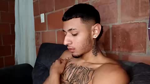 Snapshot of yajz chatting on 10.31.25 Yajz online show from 10.31.25