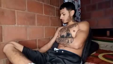 Snapshot of yajz chatting on 12.05.25 Yajz online show from 12.05.25