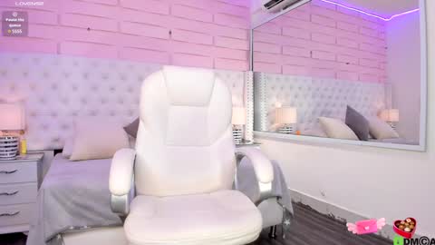 Snapshot of yaky_ chatting on 01.17.25 Yakeline online show from 01.17.25