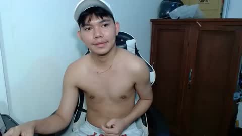 Snapshot of yamati21 chatting on 12.21.25 Eian online show from 12.21.25