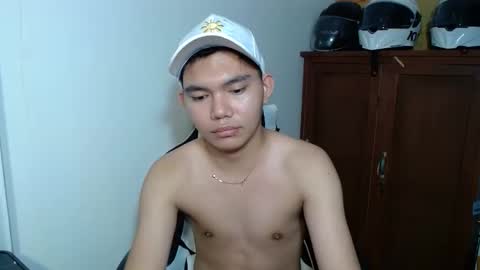 Snapshot of yamati21 chatting on 12.23.25 Eian online show from 12.23.25