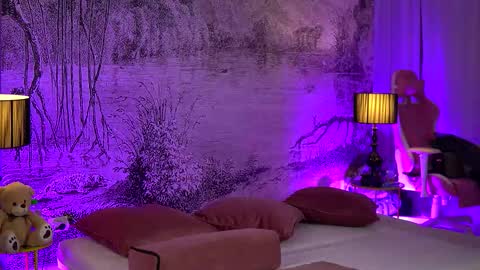 Snapshot of yamirakem chatting on 09.30.25 Yamira online show from 09.30.25