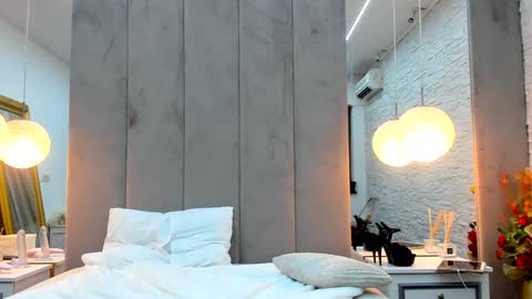 Snapshot of yana_miana chatting on 12.31.24 Yana online show from 12.31.24