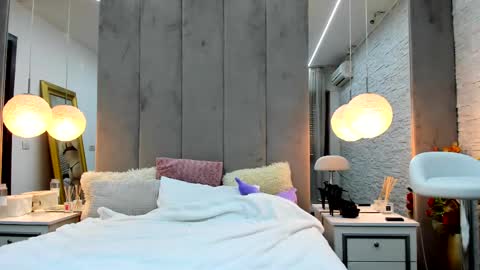 Snapshot of yana_miana chatting on 02.13.25 Yana online show from 02.13.25