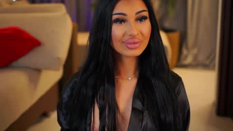 Snapshot of yanaramirez chatting on 04.08.26 Yana online show from 04.08.26