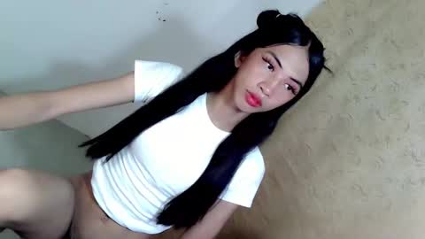 Snapshot of yannafucks chatting on 10.10.25 yannafucks online show from 10.10.25