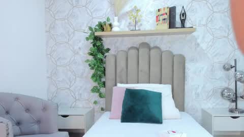 Snapshot of yaraamada chatting on 10.04.25 Yara online show from 10.04.25