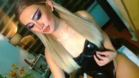 Snapshot of yasii19 chatting on 05.12.26 miss yasii online show from 05.12.26
