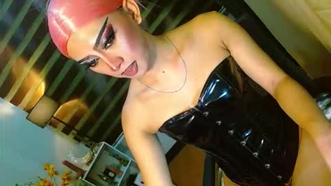 Snapshot of yasii19 chatting on 05.18.26 miss yasii online show from 05.18.26