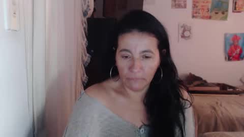 Snapshot of yasmin_love85 chatting on 11.19.25 yasmin_love85 online show from 11.19.25