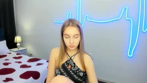 Snapshot of yasminasage chatting on 10.13.25 Yasmina online show from 10.13.25