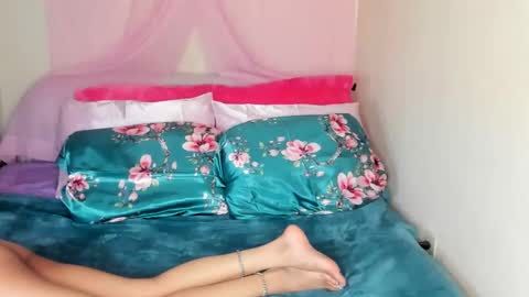 Snapshot of yasminayazzie chatting on 01.11.25 Yasmina online show from 01.11.25