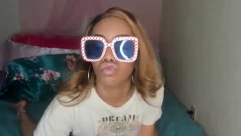 Snapshot of yasminayazzie chatting on 01.17.25 Yasmina online show from 01.17.25