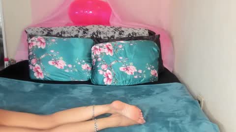 Snapshot of yasminayazzie chatting on 01.31.25 Yasmina online show from 01.31.25