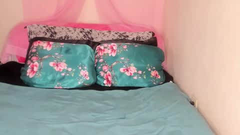 Snapshot of yasminayazzie chatting on 02.08.25 Yasmina online show from 02.08.25