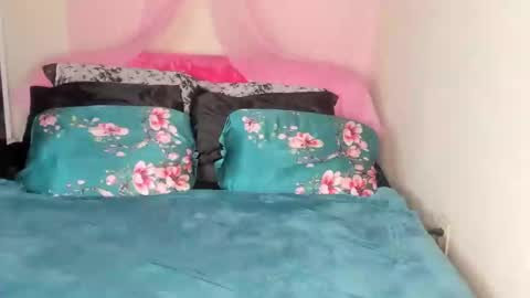 Snapshot of yasminayazzie chatting on 02.19.25 Yasmina online show from 02.19.25