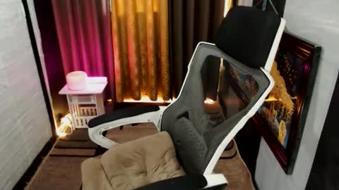 Snapshot of yassiered chatting on 11.29.25 yassiered online show from 11.29.25