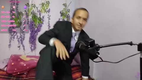 Snapshot of yazfore chatting on 09.25.25 Hazzan online show from 09.25.25