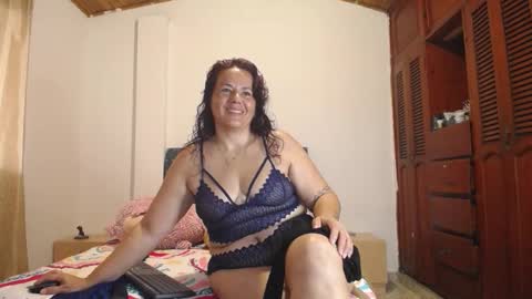 Snapshot of yazmin_mature chatting on 11.02.25 Jasmin online show from 11.02.25