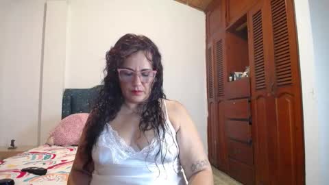 Snapshot of yazmin_mature chatting on 11.12.25 Jasmin online show from 11.12.25