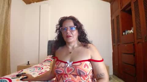 Snapshot of yazmin_mature chatting on 11.14.25 Jasmin online show from 11.14.25