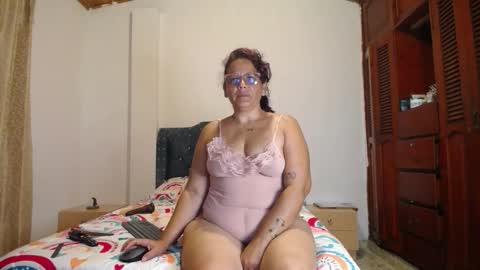 Snapshot of yazmin_mature chatting on 11.18.25 Jasmin online show from 11.18.25