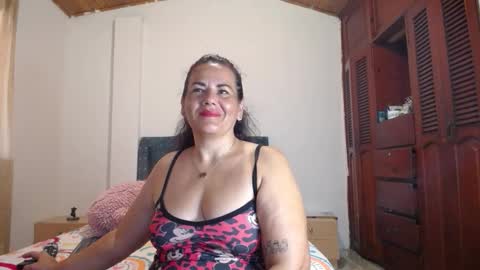 Snapshot of yazmin_mature chatting on 11.18.25 Jasmin online show from 11.18.25