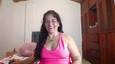 Snapshot of yazmin_mature chatting on 11.19.25 Jasmin online show from 11.19.25