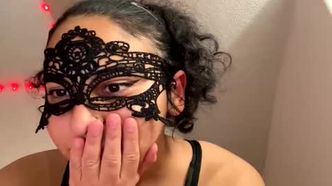 Snapshot of yazzydeleon chatting on 10.27.25 yazzydeleon online show from 10.27.25