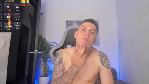 Snapshot of yeiko_romero_ chatting on 11.10.25 YEIKO ROMERO online show from 11.10.25