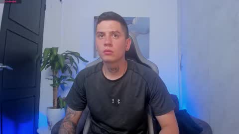 Snapshot of yeiko_romero_ chatting on 11.21.25 YEIKO ROMERO online show from 11.21.25