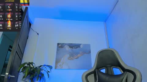 Snapshot of yeiko_romero_ chatting on 12.01.25 YEIKO ROMERO online show from 12.01.25