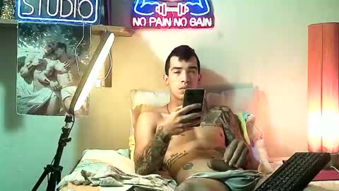 Snapshot of yeisoncastellanos1999 chatting on 12.22.25 yeisoncastellanos1999 online show from 12.22.25