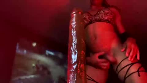 Snapshot of yelladaniella chatting on 09.27.25 Ella Ts online show from 09.27.25