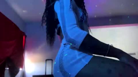 Snapshot of yelladaniella chatting on 10.05.25 Ella Ts online show from 10.05.25