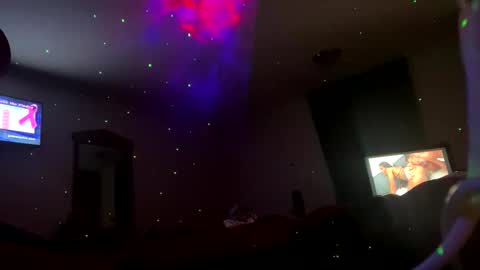 Snapshot of yelladaniella chatting on 10.06.25 Ella Ts online show from 10.06.25