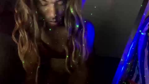 Snapshot of yelladaniella chatting on 10.18.25 Ella Ts online show from 10.18.25