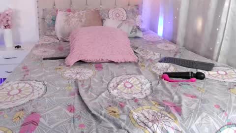 Snapshot of yellow_lily chatting on 01.20.25 yellow_lily online show from 01.20.25