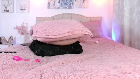 Snapshot of yellow_lily chatting on 03.01.25 yellow_lily online show from 03.01.25