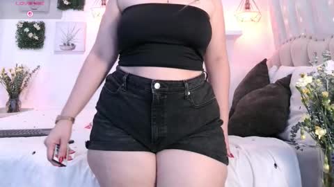 Snapshot of yellow_lily chatting on 09.17.25 yellow_lily online show from 09.17.25