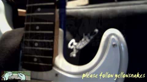 Snapshot of yellowsnakes chatting on 10.08.25 . y e l l o w s n a k e s . online show from 10.08.25