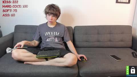 Snapshot of yen2025 chatting on 10.06.25 Yen online show from 10.06.25